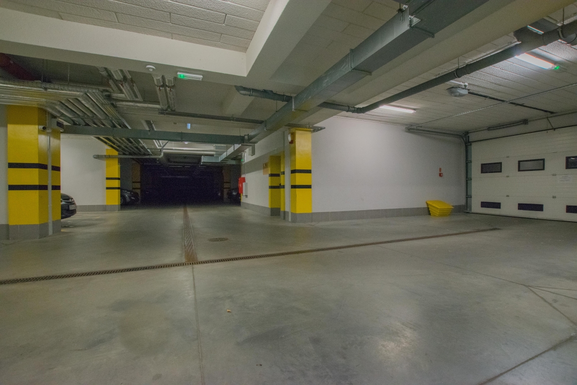 Garaż 25m2 w garażu podziemnym, monitoring, pilot.
