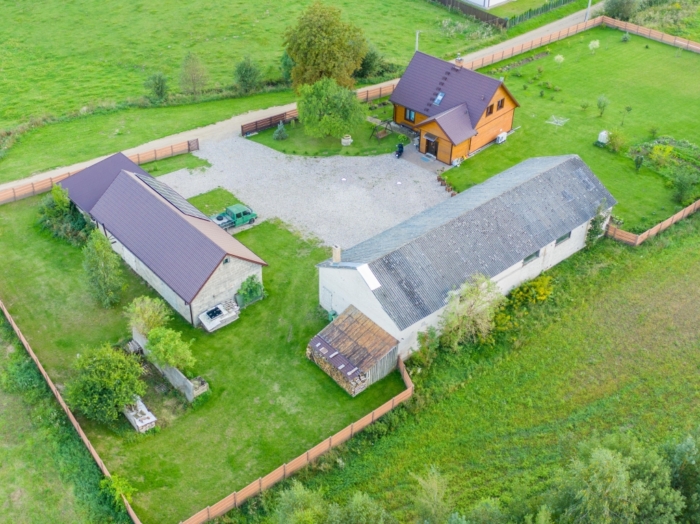 Siedlisko, dom 136m2 z bala, solidne budynki gospodarcze, blisko miasta.