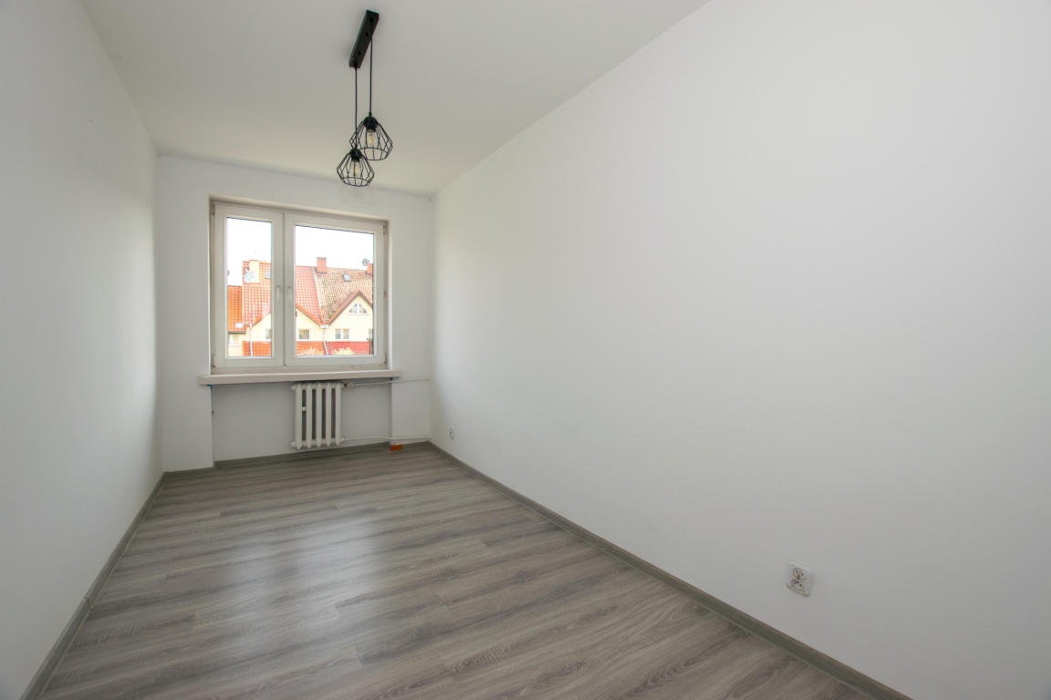 Mieszkanie 3-pok. 53m2 w samym centrum, przy plaży, II piętro.