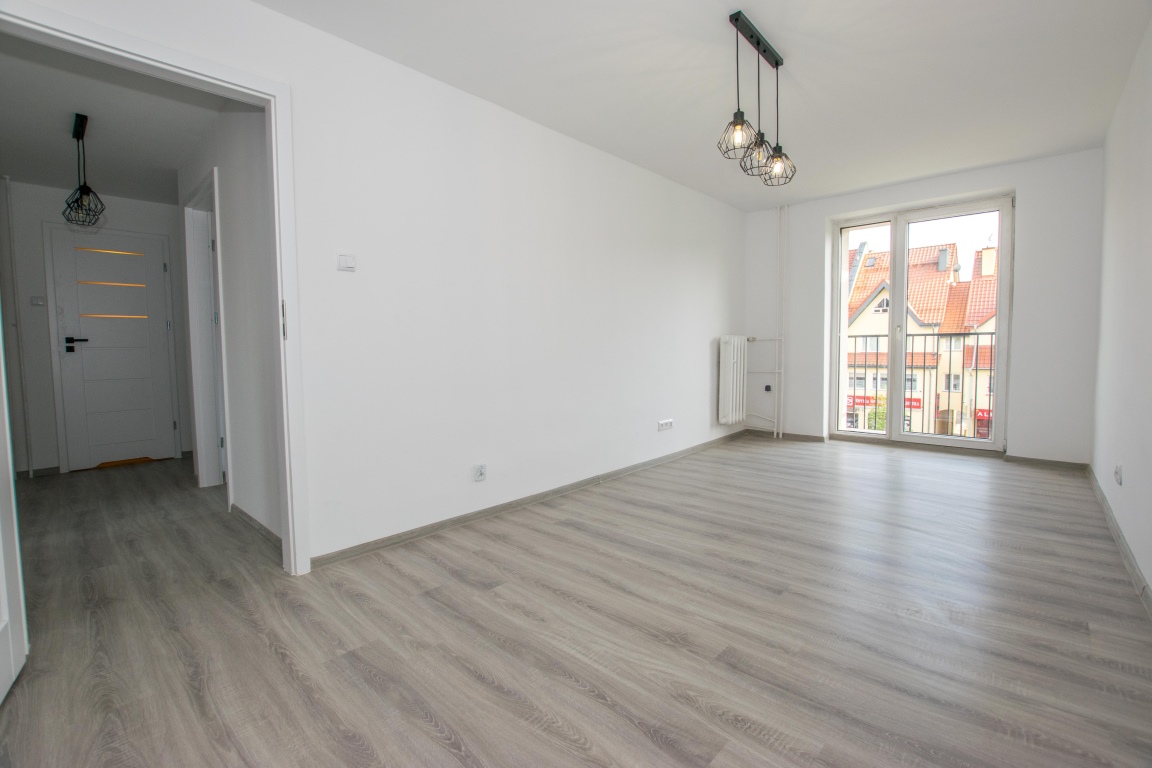 Mieszkanie 3-pok. 53m2 w samym centrum, przy plaży, II piętro.