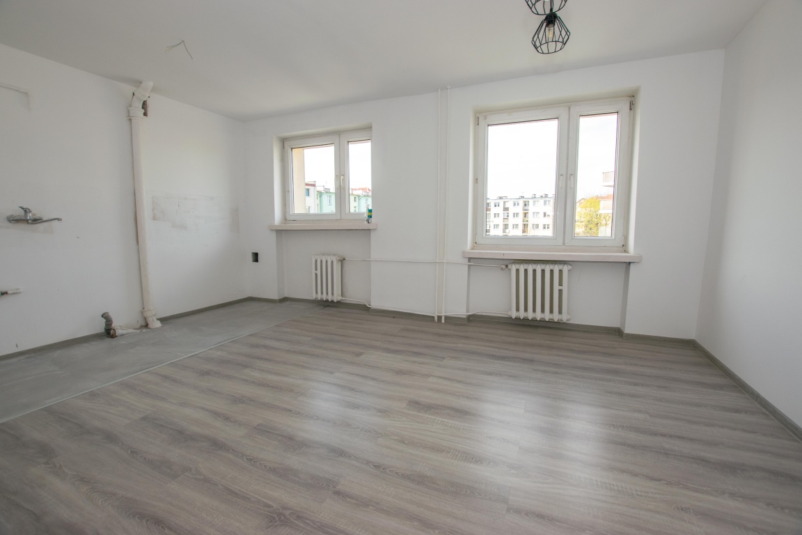 Mieszkanie 3-pok. 53m2 w samym centrum, przy plaży, II piętro.