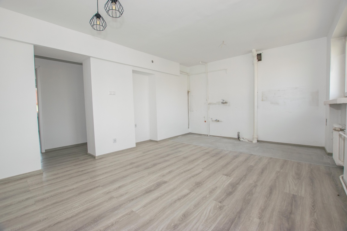 Mieszkanie 3-pok. 53m2 w samym centrum, przy plaży, II piętro.