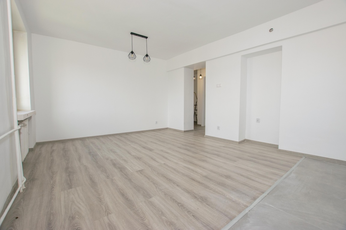 Mieszkanie 3-pok. 53m2 w samym centrum, przy plaży, II piętro.