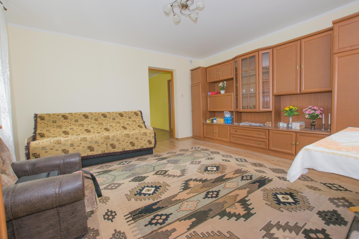 Siedlisko 0,5ha, dom 90m2, b.gospodarczy blisko jezior.