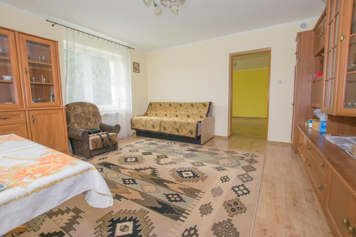 Siedlisko 0,5ha, dom 90m2, b.gospodarczy blisko jezior.